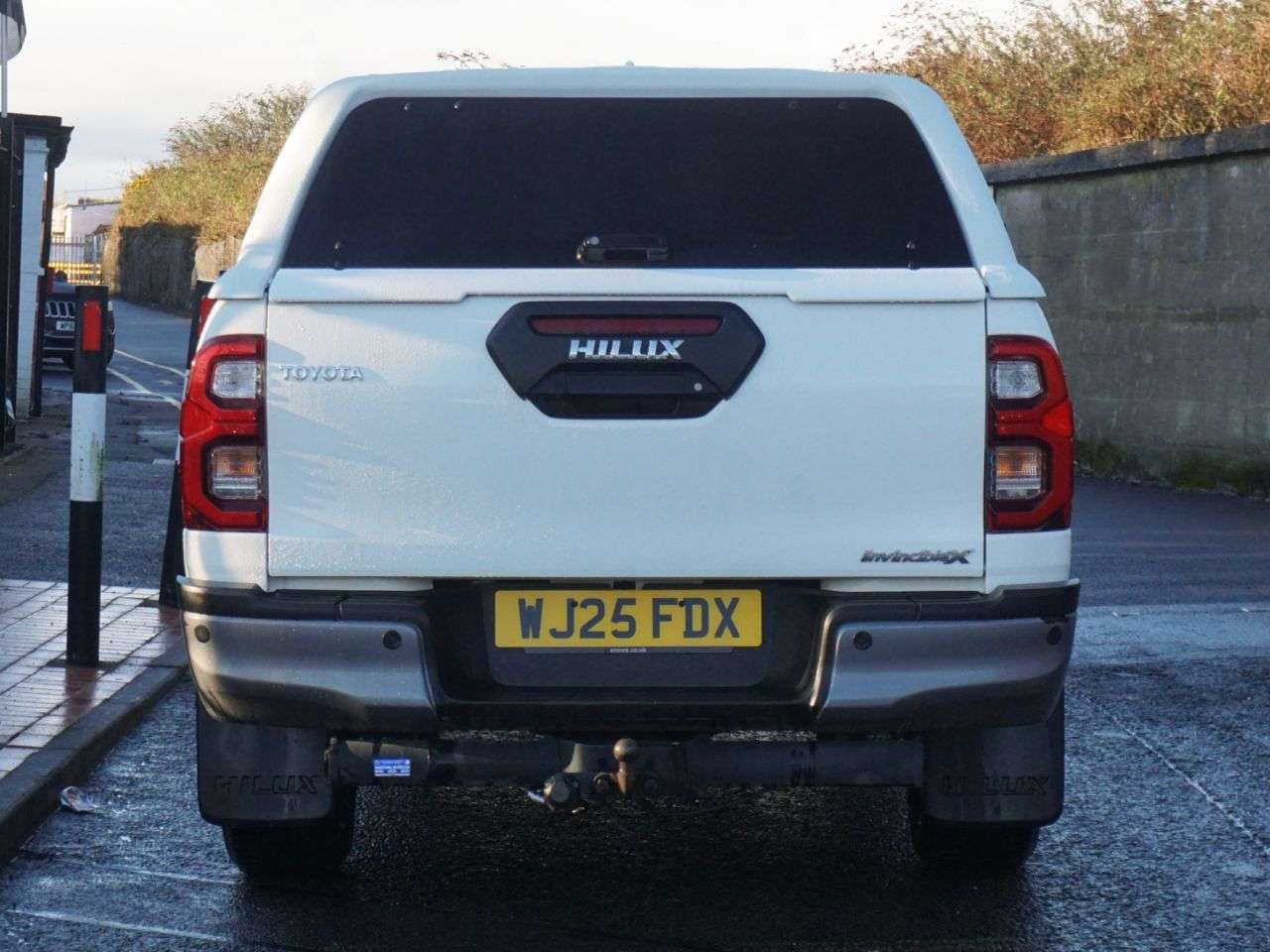 A 2025 TOYOTA HI-LUX 2.8 D-4D-h Invincible X Diesel Hybrid Auto 4WD Double Cab / Truckman / Towb A 2025 TOYOTA HI-LUX 2.8 D-4D-h Invincible X Diesel Hybrid Auto 4WD Double Cab / Truckman / Towb