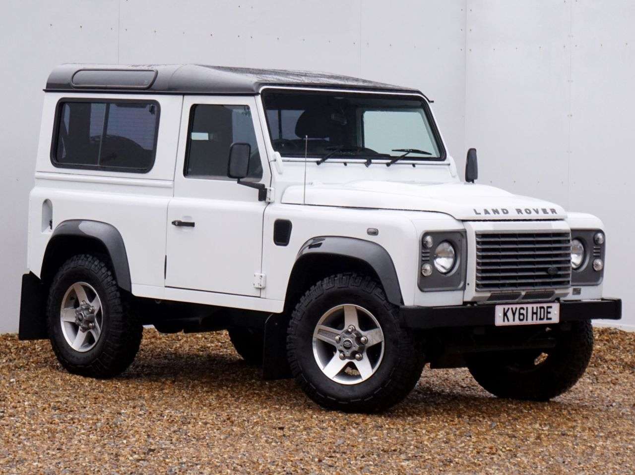 A 2011 LAND ROVER DEFENDER 2.4 TDCi XS Station Wagon Double Cab Diesel Manual 4WD SWB 3dr - Just 45,53 A 2011 LAND ROVER DEFENDER 2.4 TDCi XS Station Wagon Double Cab Diesel Manual 4WD SWB 3dr - Just 45,53