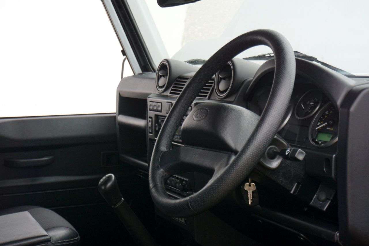 2011 LAND ROVER DEFENDER 2011 LAND ROVER DEFENDER