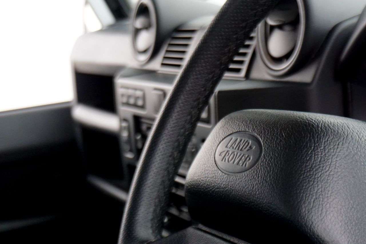 2011 LAND ROVER DEFENDER 2011 LAND ROVER DEFENDER