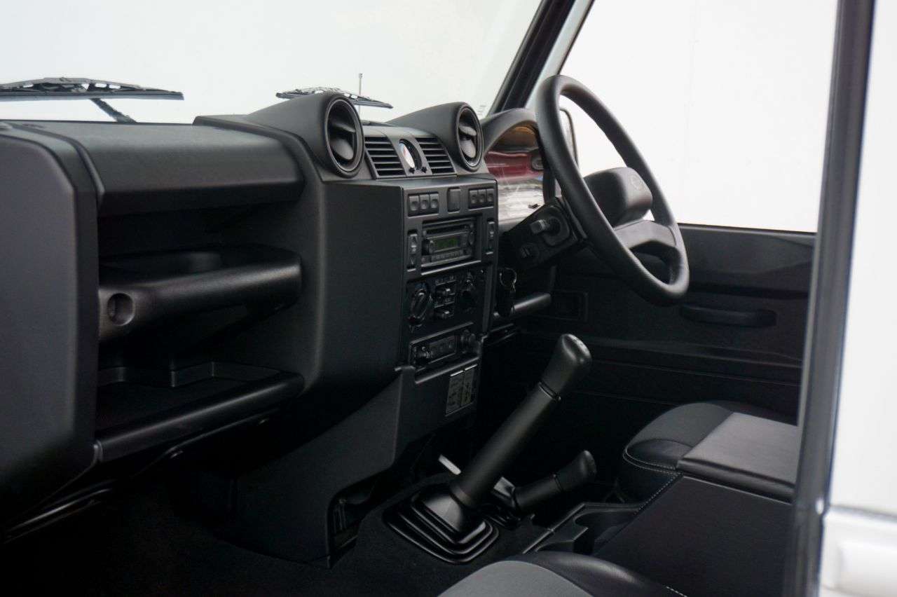 2011 LAND ROVER DEFENDER 2011 LAND ROVER DEFENDER