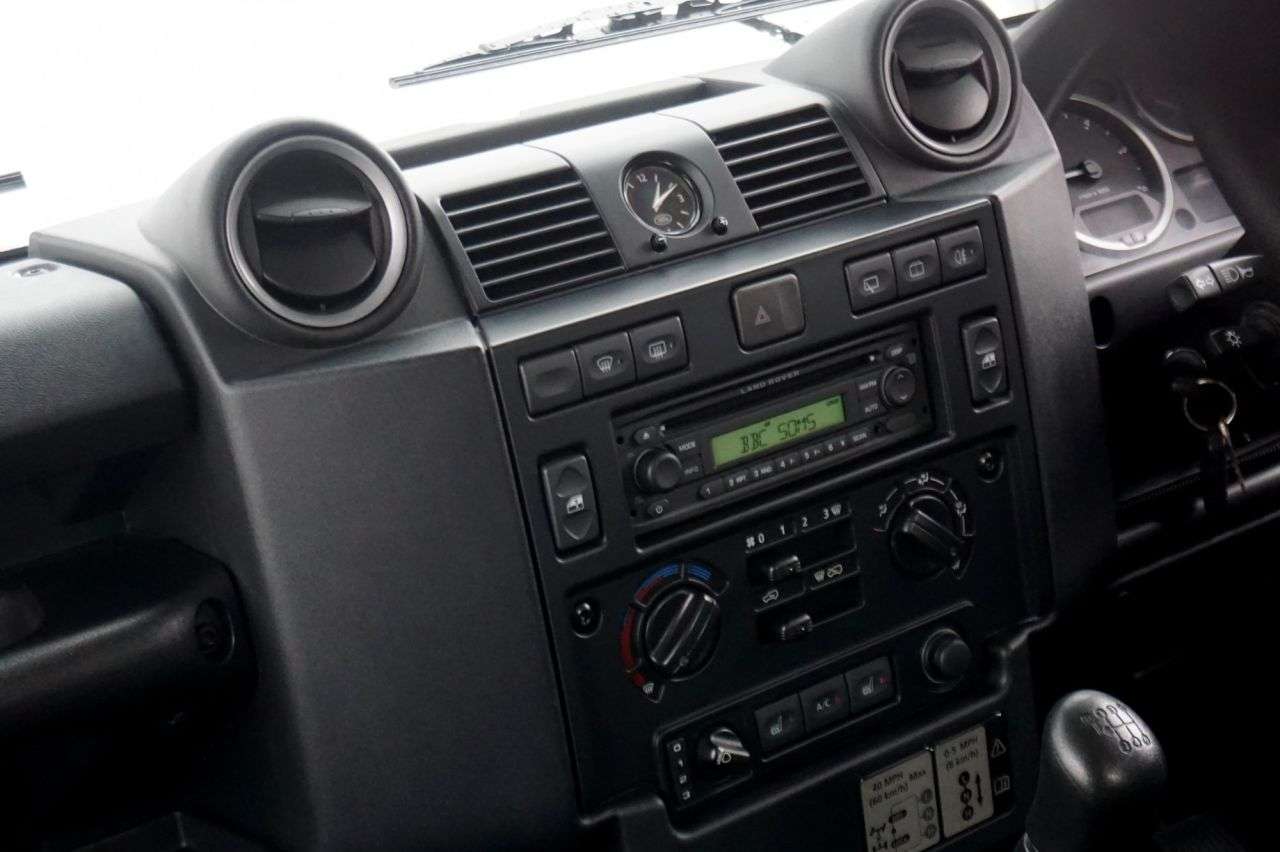 2011 LAND ROVER DEFENDER 2011 LAND ROVER DEFENDER