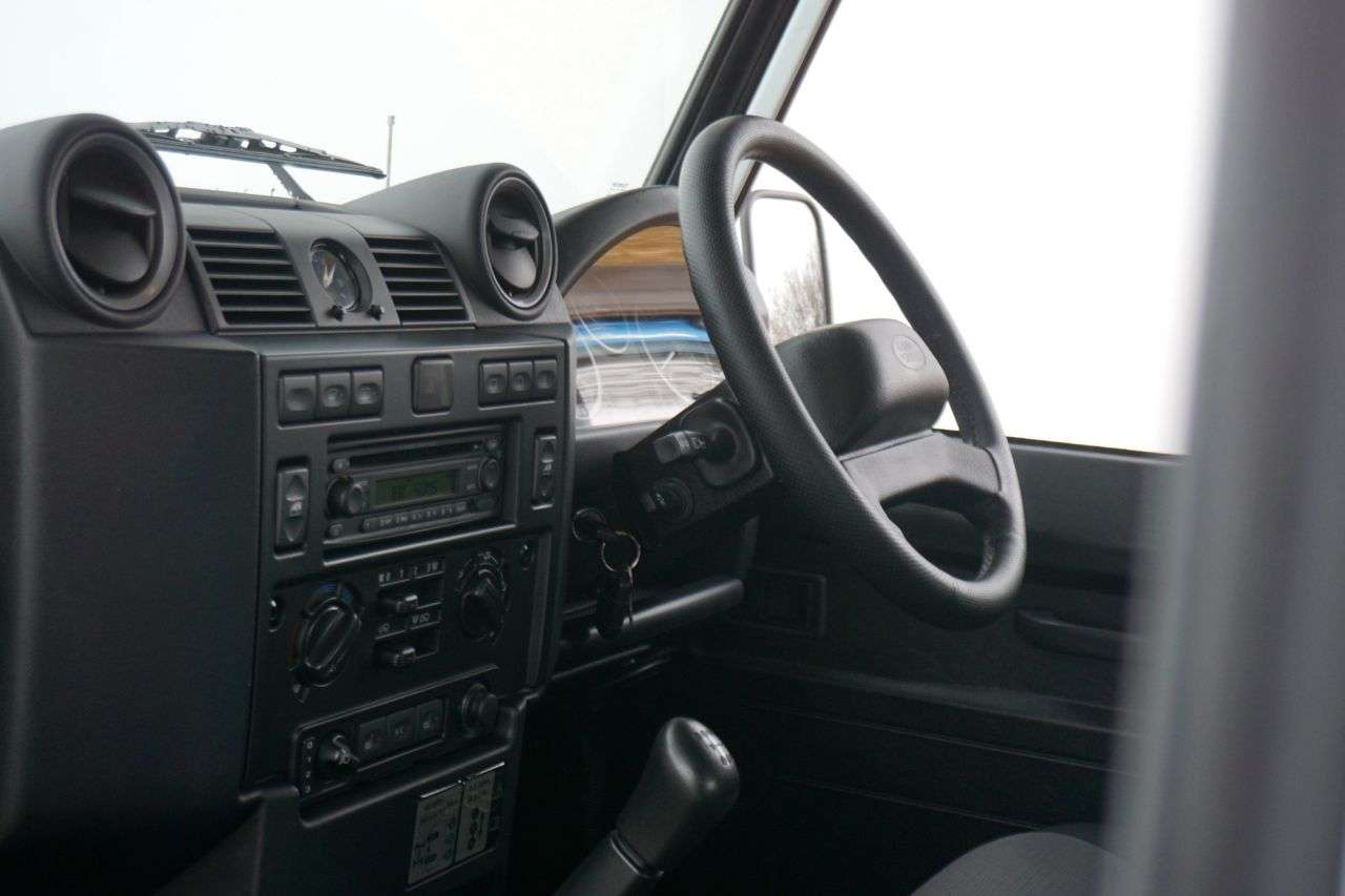 2011 LAND ROVER DEFENDER 2011 LAND ROVER DEFENDER