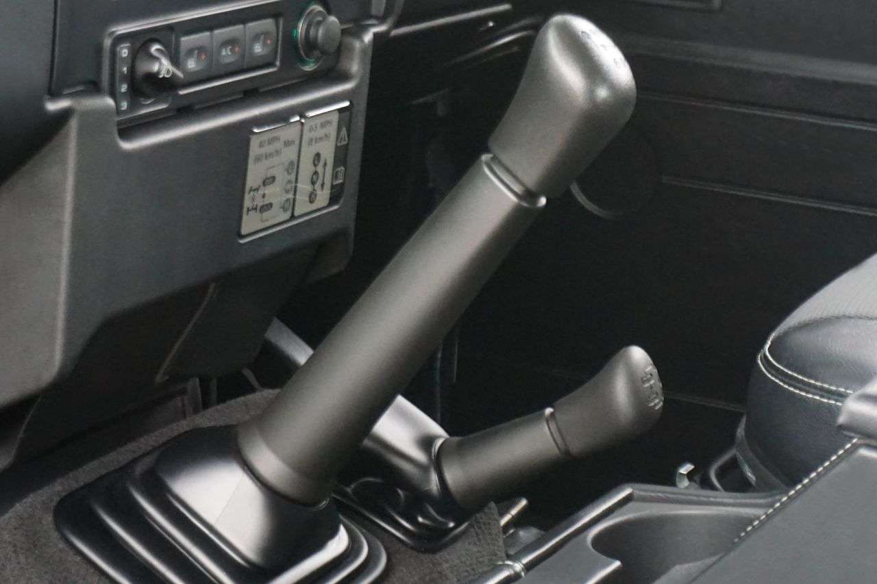 2011 LAND ROVER DEFENDER 2011 LAND ROVER DEFENDER