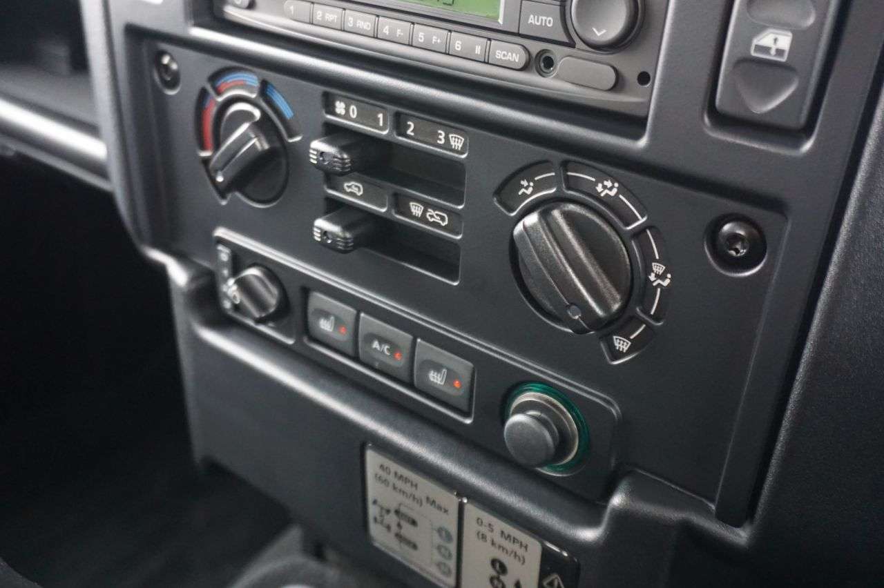 2011 LAND ROVER DEFENDER 2011 LAND ROVER DEFENDER