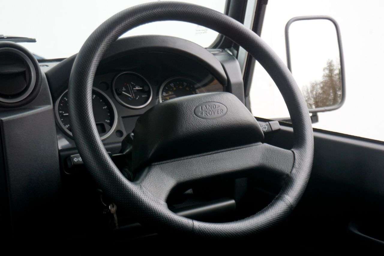 2011 LAND ROVER DEFENDER 2011 LAND ROVER DEFENDER