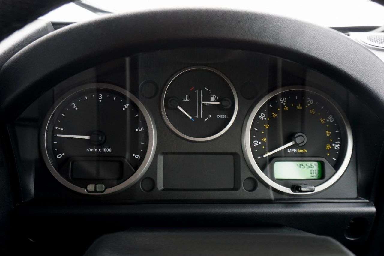 2011 LAND ROVER DEFENDER 2011 LAND ROVER DEFENDER