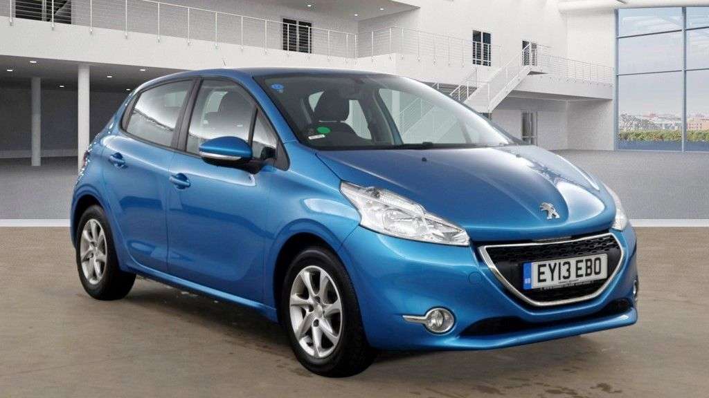 A 2013 PEUGEOT 208 1.2 VTi Active Hatchback Petrol Manual 5dr - Just 35,177 Miles / 1 Owner fr A 2013 PEUGEOT 208 1.2 VTi Active Hatchback Petrol Manual 5dr - Just 35,177 Miles / 1 Owner fr