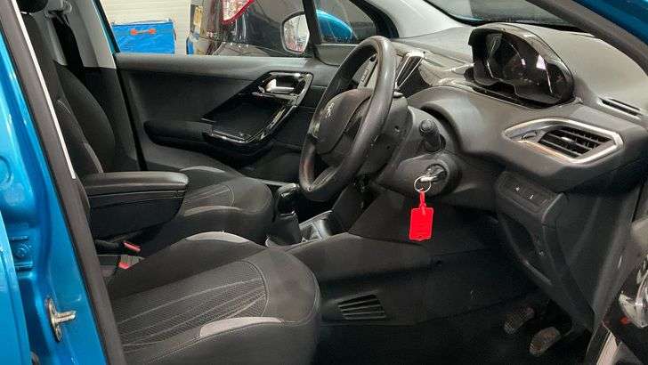 2013 PEUGEOT 208 2013 PEUGEOT 208