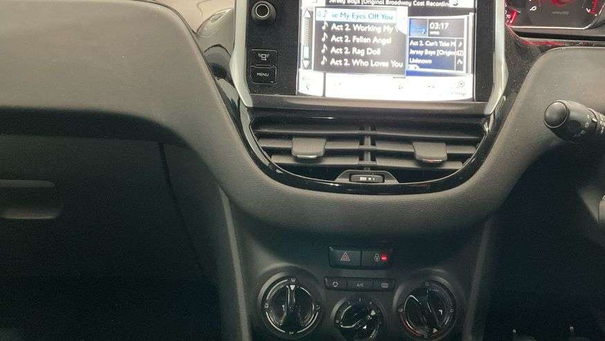 2013 PEUGEOT 208 2013 PEUGEOT 208