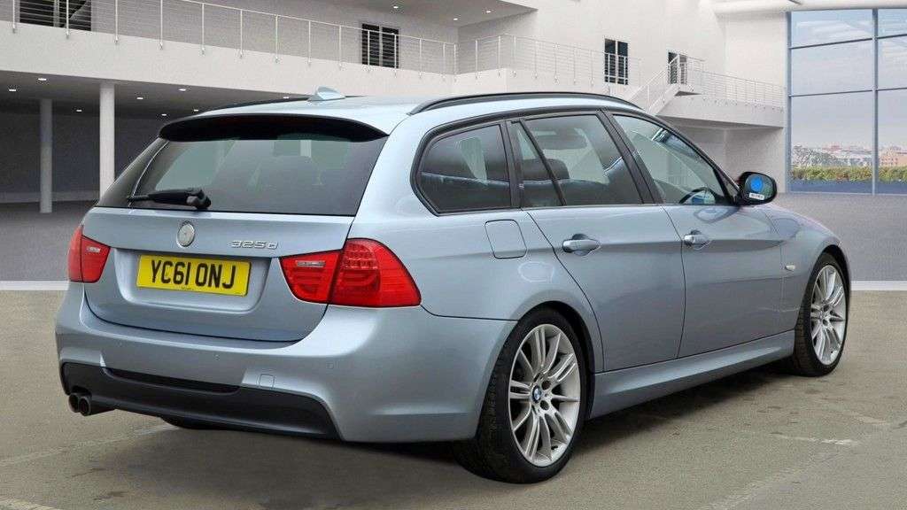 A 2011 BMW 3 SERIES 3.0 325d M Sport Touring Diesel Steptronic 5dr - Just 30,757 Miles / Heated A 2011 BMW 3 SERIES 3.0 325d M Sport Touring Diesel Steptronic 5dr - Just 30,757 Miles / Heated