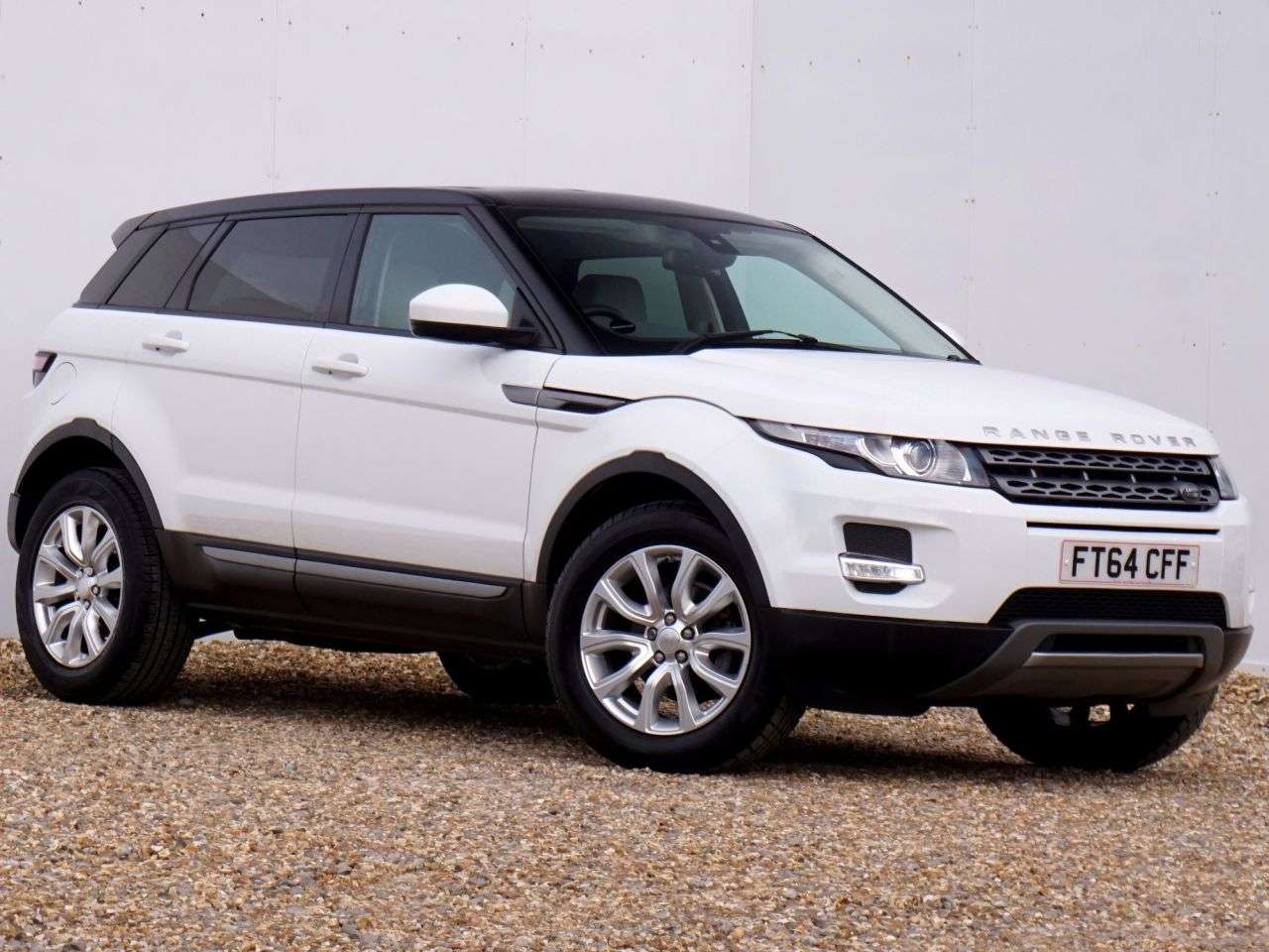 A 2014 LAND ROVER RANGE ROVER EVOQUE 2.2 SD4 Pure SUV Diesel Auto 4WD (s/s) 5dr - Just 30,597 Miles from New / H A 2014 LAND ROVER RANGE ROVER EVOQUE 2.2 SD4 Pure SUV Diesel Auto 4WD (s/s) 5dr - Just 30,597 Miles from New / H