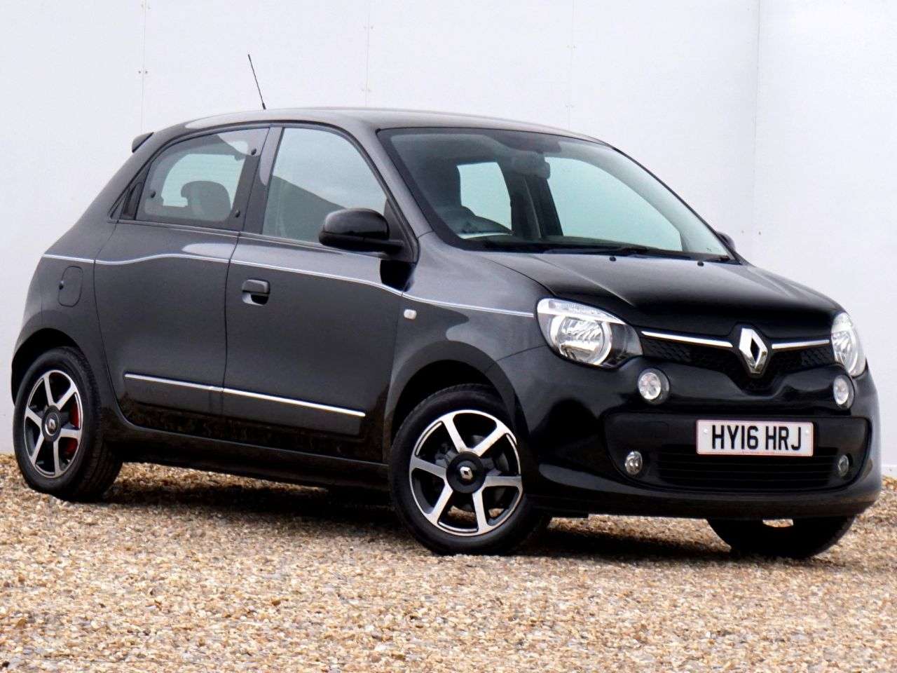A 2016 RENAULT TWINGO 1.0 SCe Dynamique Hatchback Petrol Manual Euro 6 (s/s) 5dr - Just 41,000 Mi A 2016 RENAULT TWINGO 1.0 SCe Dynamique Hatchback Petrol Manual Euro 6 (s/s) 5dr - Just 41,000 Mi