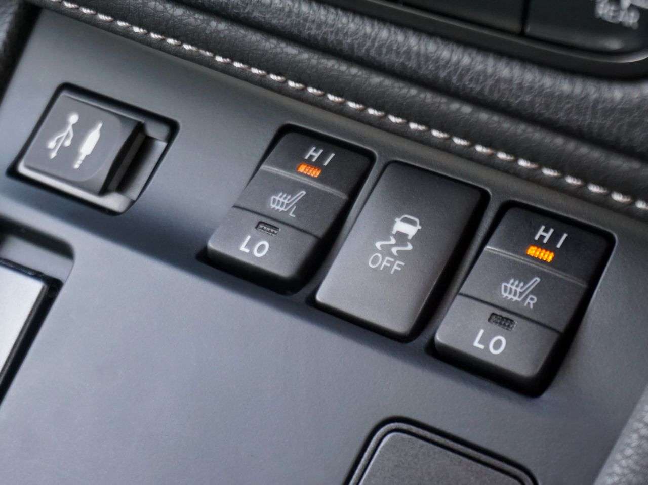 A 2017 TOYOTA AURIS 1.8 VVT-h Excel Hatchback Petrol Hybrid CVT Euro 6 (s/s) (Safety Sense) 5dr A 2017 TOYOTA AURIS 1.8 VVT-h Excel Hatchback Petrol Hybrid CVT Euro 6 (s/s) (Safety Sense) 5dr