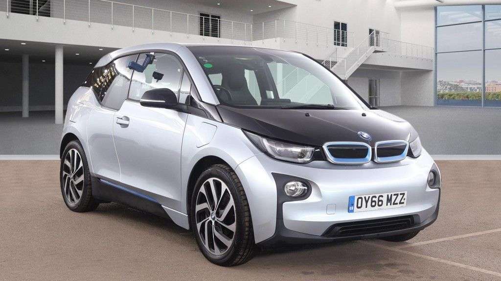 A 2016 BMW I3 33kWh Hatchback Petrol Plug-in Hybrid Auto Euro 6 (s/s) (Range Extender) 5d A 2016 BMW I3 33kWh Hatchback Petrol Plug-in Hybrid Auto Euro 6 (s/s) (Range Extender) 5d
