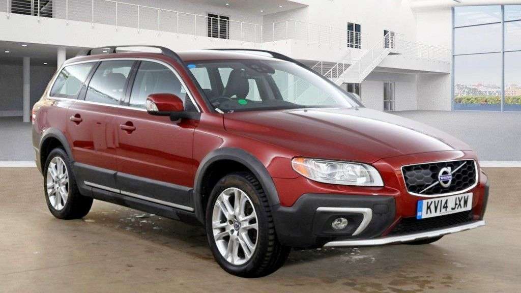 A 2014 VOLVO XC70 2.4 D5 SE Lux Estate Diesel Geartronic AWD 5dr - Just 39,159 Miles / Driver A 2014 VOLVO XC70 2.4 D5 SE Lux Estate Diesel Geartronic AWD 5dr - Just 39,159 Miles / Driver
