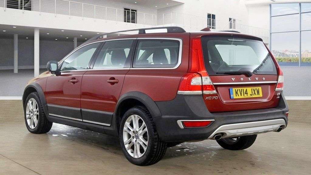 A 2014 VOLVO XC70 2.4 D5 SE Lux Estate Diesel Geartronic AWD 5dr - Just 39,159 Miles / Driver A 2014 VOLVO XC70 2.4 D5 SE Lux Estate Diesel Geartronic AWD 5dr - Just 39,159 Miles / Driver