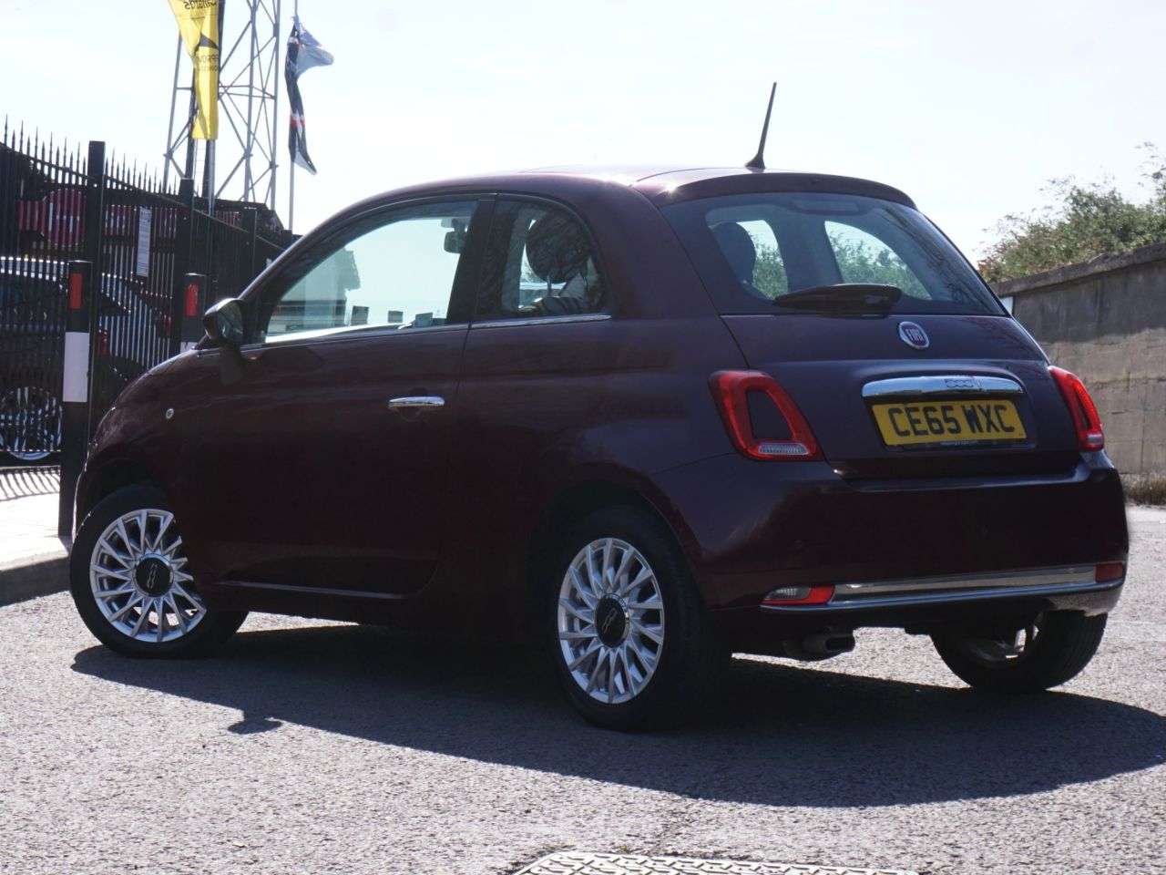 A 2015 FIAT 500 1.2 Lounge Hatchback Petrol Manual Euro 6 (s/s) 3dr - 65,000 Miles / Panora A 2015 FIAT 500 1.2 Lounge Hatchback Petrol Manual Euro 6 (s/s) 3dr - 65,000 Miles / Panora