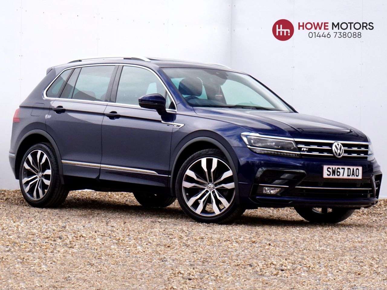 A 2017 VOLKSWAGEN TIGUAN 2.0 TDI R-Line SUV Diesel DSG 4Motion Euro 6 (s/s) 5dr - Just 52,079 Miles A 2017 VOLKSWAGEN TIGUAN 2.0 TDI R-Line SUV Diesel DSG 4Motion Euro 6 (s/s) 5dr - Just 52,079 Miles