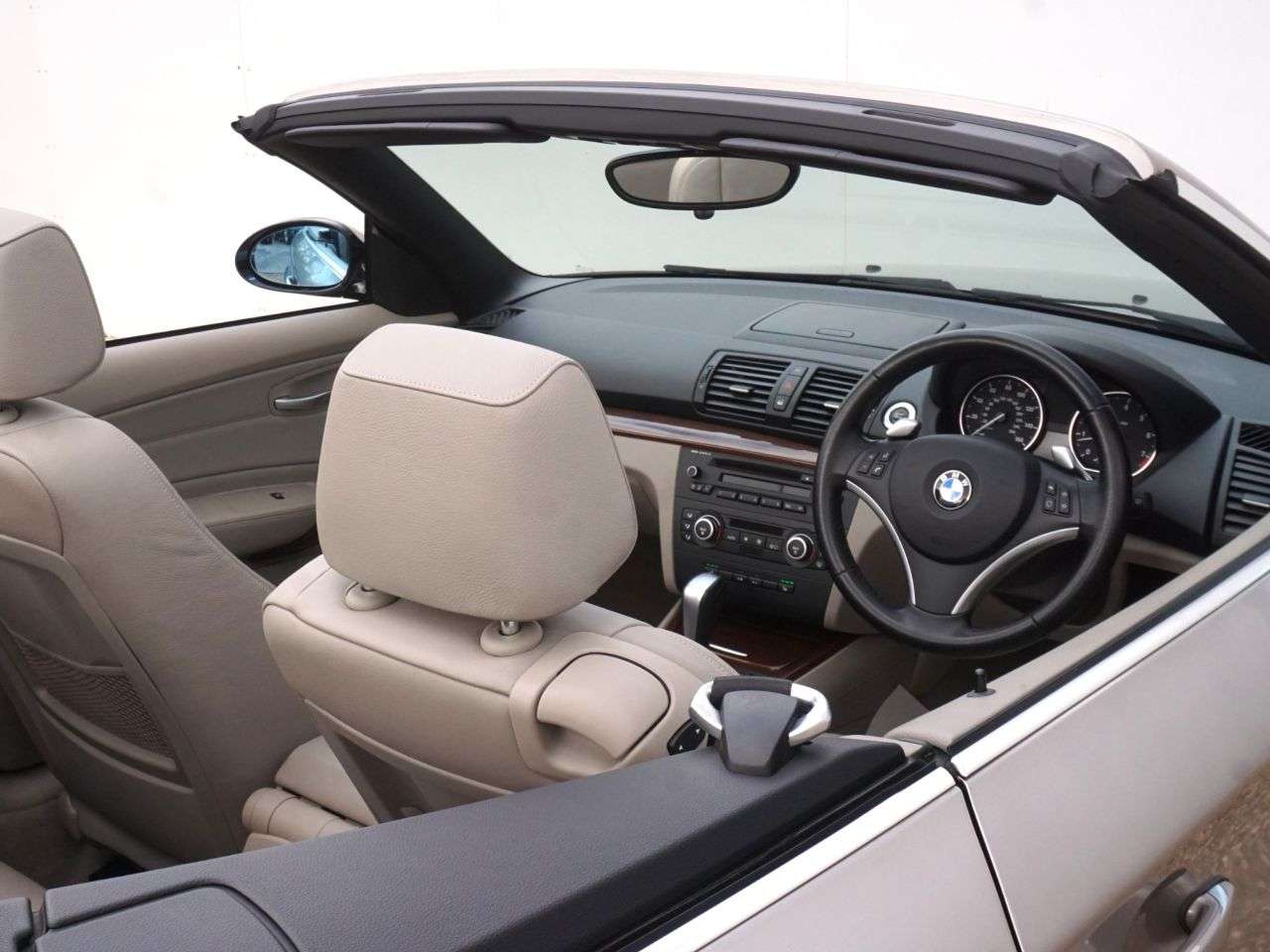 A 2008 BMW 1 SERIES 3.0 125i SE Convertible Petrol Steptronic 2dr - Just 64,749 Miles / Xenon H A 2008 BMW 1 SERIES 3.0 125i SE Convertible Petrol Steptronic 2dr - Just 64,749 Miles / Xenon H