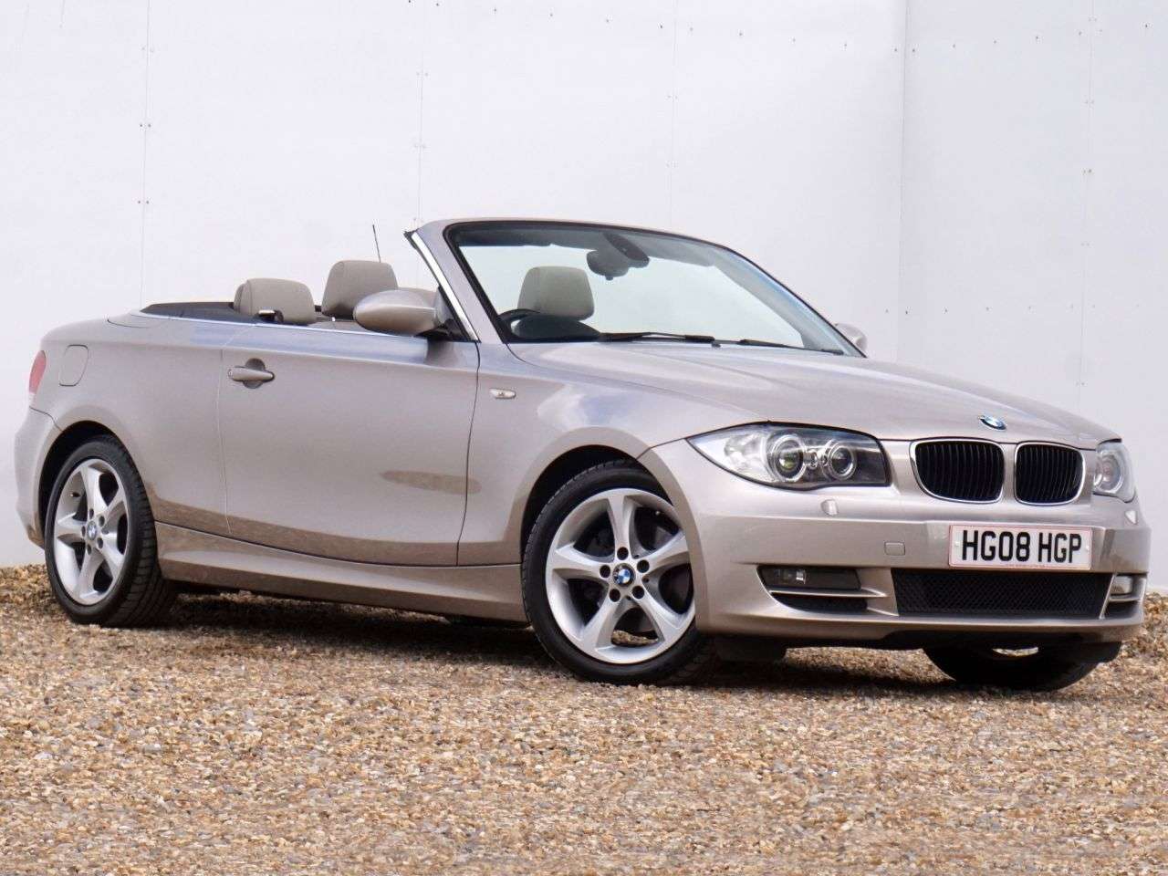 A 2008 BMW 1 SERIES 3.0 125i SE Convertible Petrol Steptronic 2dr - Just 64,749 Miles / Xenon H A 2008 BMW 1 SERIES 3.0 125i SE Convertible Petrol Steptronic 2dr - Just 64,749 Miles / Xenon H