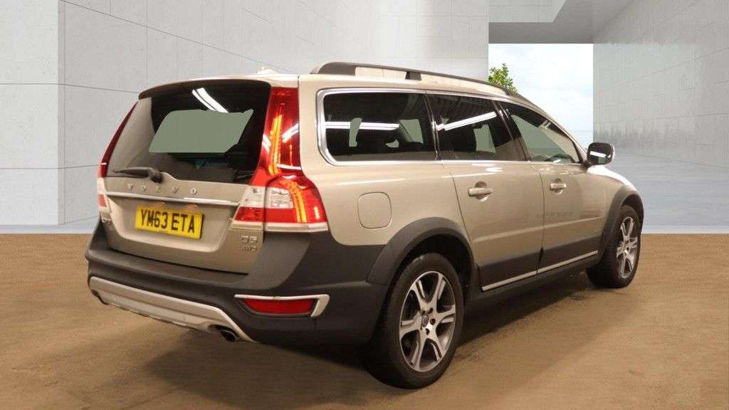 A 2014 VOLVO XC70 2.4 D5 SE Lux Estate Diesel Geartronic AWD 5dr - Just 39,272 Miles / Heated A 2014 VOLVO XC70 2.4 D5 SE Lux Estate Diesel Geartronic AWD 5dr - Just 39,272 Miles / Heated