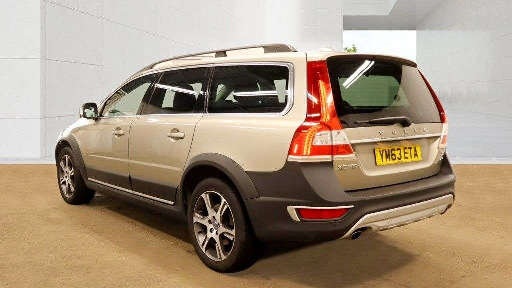 A 2014 VOLVO XC70 2.4 D5 SE Lux Estate Diesel Geartronic AWD 5dr - Just 39,272 Miles / Heated A 2014 VOLVO XC70 2.4 D5 SE Lux Estate Diesel Geartronic AWD 5dr - Just 39,272 Miles / Heated