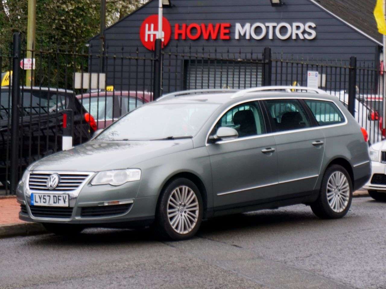 A 2008 VOLKSWAGEN PASSAT 3.2 FSI V6 SEL Estate Petrol DSG 4Motion 5dr - Just 69,446 Miles / 1 Lady O A 2008 VOLKSWAGEN PASSAT 3.2 FSI V6 SEL Estate Petrol DSG 4Motion 5dr - Just 69,446 Miles / 1 Lady O
