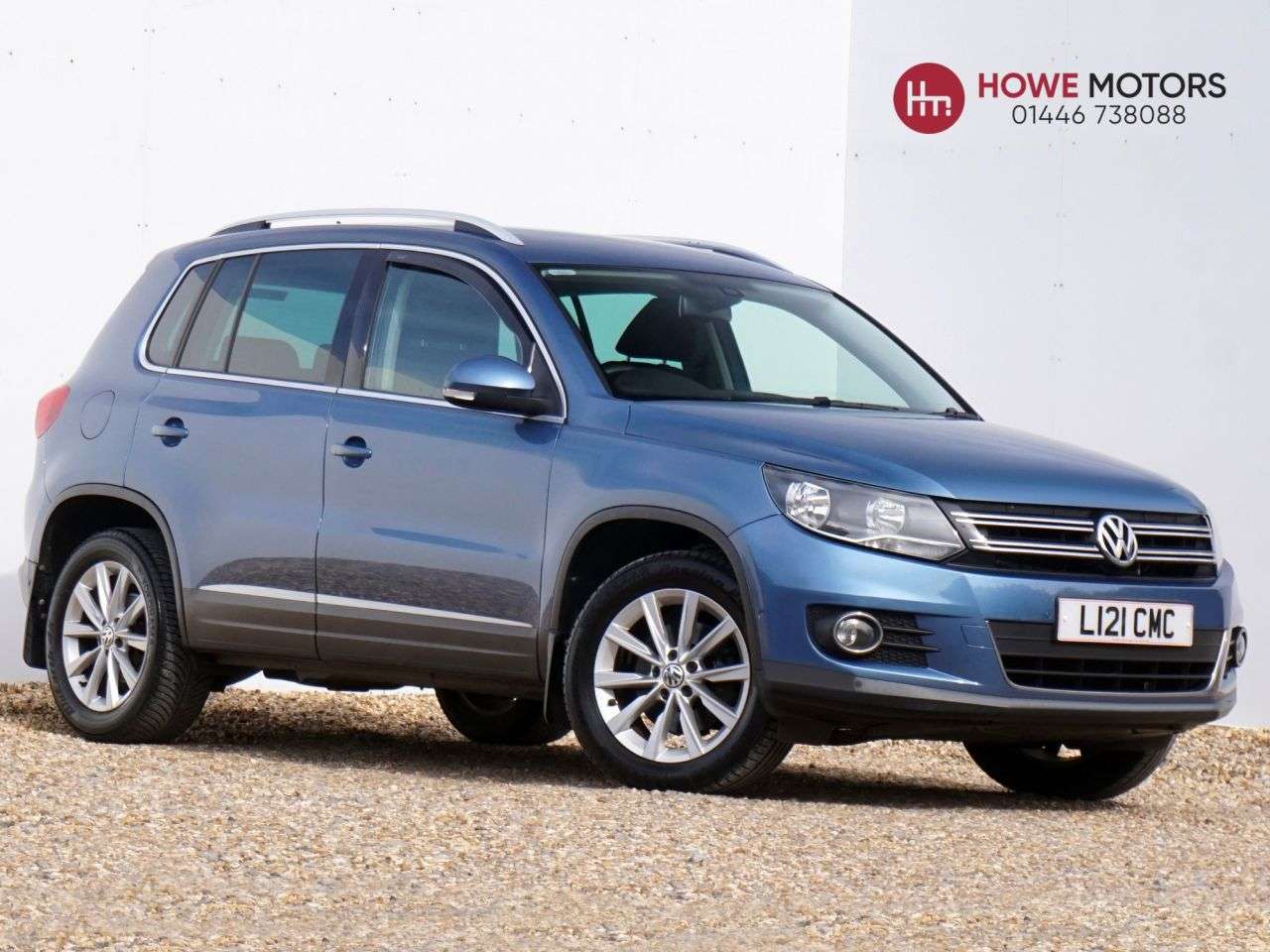 A 2013 VOLKSWAGEN TIGUAN 2.0 TDI BlueMotion Tech SE SUV Diesel DSG 4WD (s/s) 5dr - Just 64,000 Miles A 2013 VOLKSWAGEN TIGUAN 2.0 TDI BlueMotion Tech SE SUV Diesel DSG 4WD (s/s) 5dr - Just 64,000 Miles