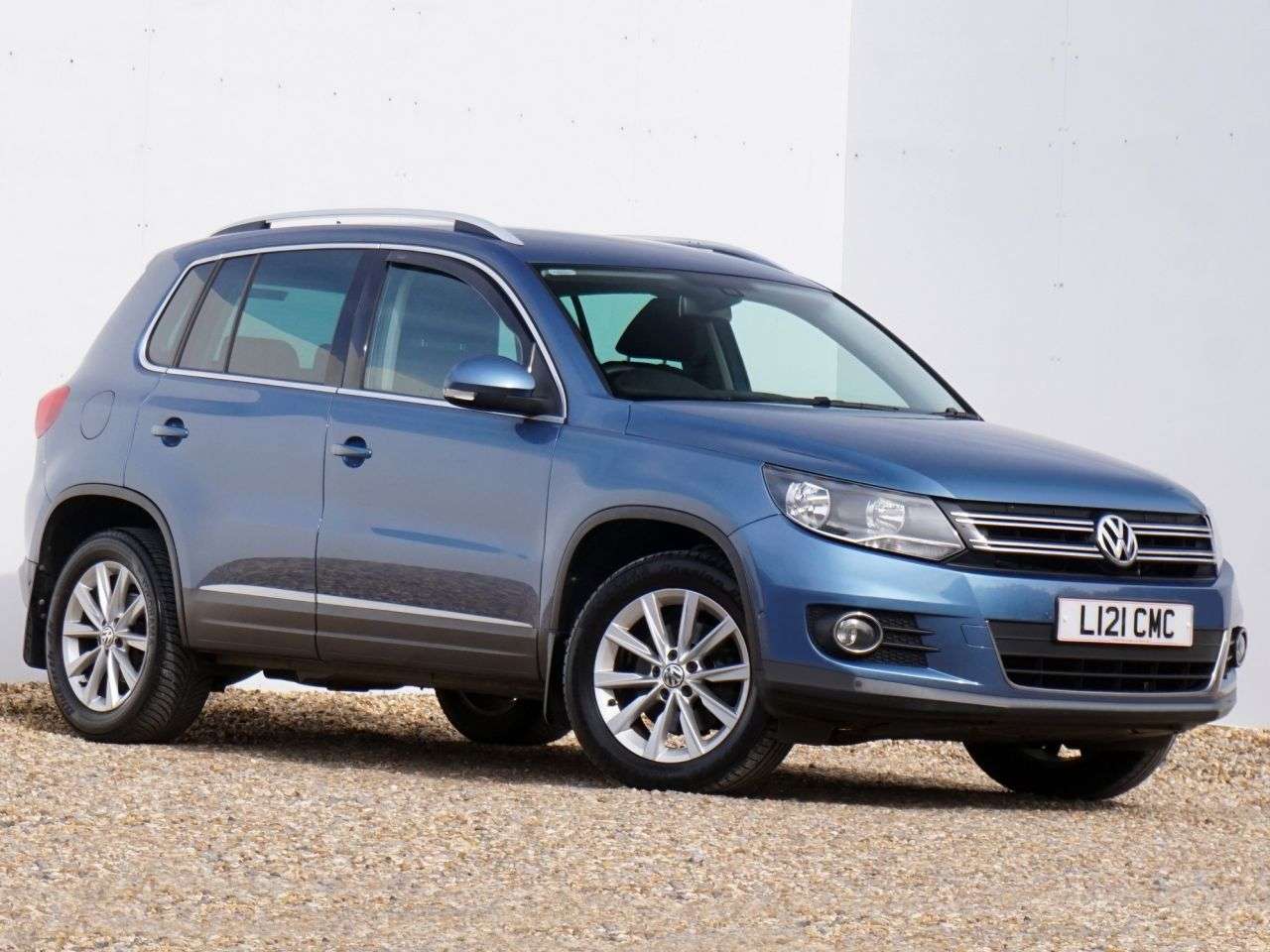 A 2013 VOLKSWAGEN TIGUAN 2.0 TDI BlueMotion Tech SE SUV Diesel DSG 4WD (s/s) 5dr - Just 64,000 Miles A 2013 VOLKSWAGEN TIGUAN 2.0 TDI BlueMotion Tech SE SUV Diesel DSG 4WD (s/s) 5dr - Just 64,000 Miles