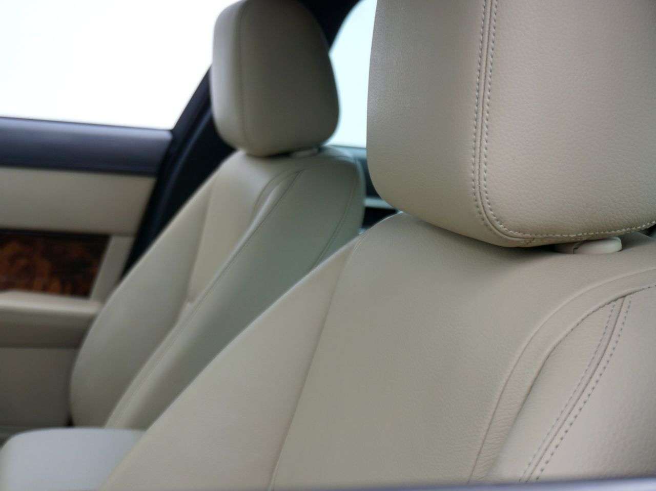 A 2014 JAGUAR XF 2.2d Luxury Saloon 4dr Diesel Auto Euro 5 (s/s) (163 ps) A 2014 JAGUAR XF 2.2d Luxury Saloon 4dr Diesel Auto Euro 5 (s/s) (163 ps)