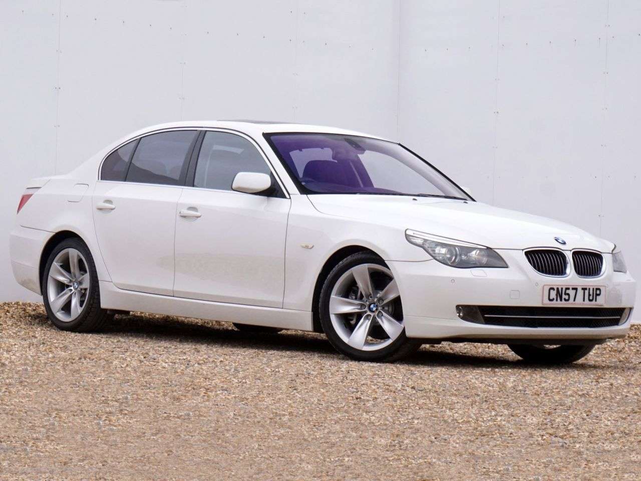 A 2007 BMW 5 SERIES 4.8 550i V8 SE Steptronic Euro 4 4dr - Just 30,172 Miles / Electric Sunroof A 2007 BMW 5 SERIES 4.8 550i V8 SE Steptronic Euro 4 4dr - Just 30,172 Miles / Electric Sunroof