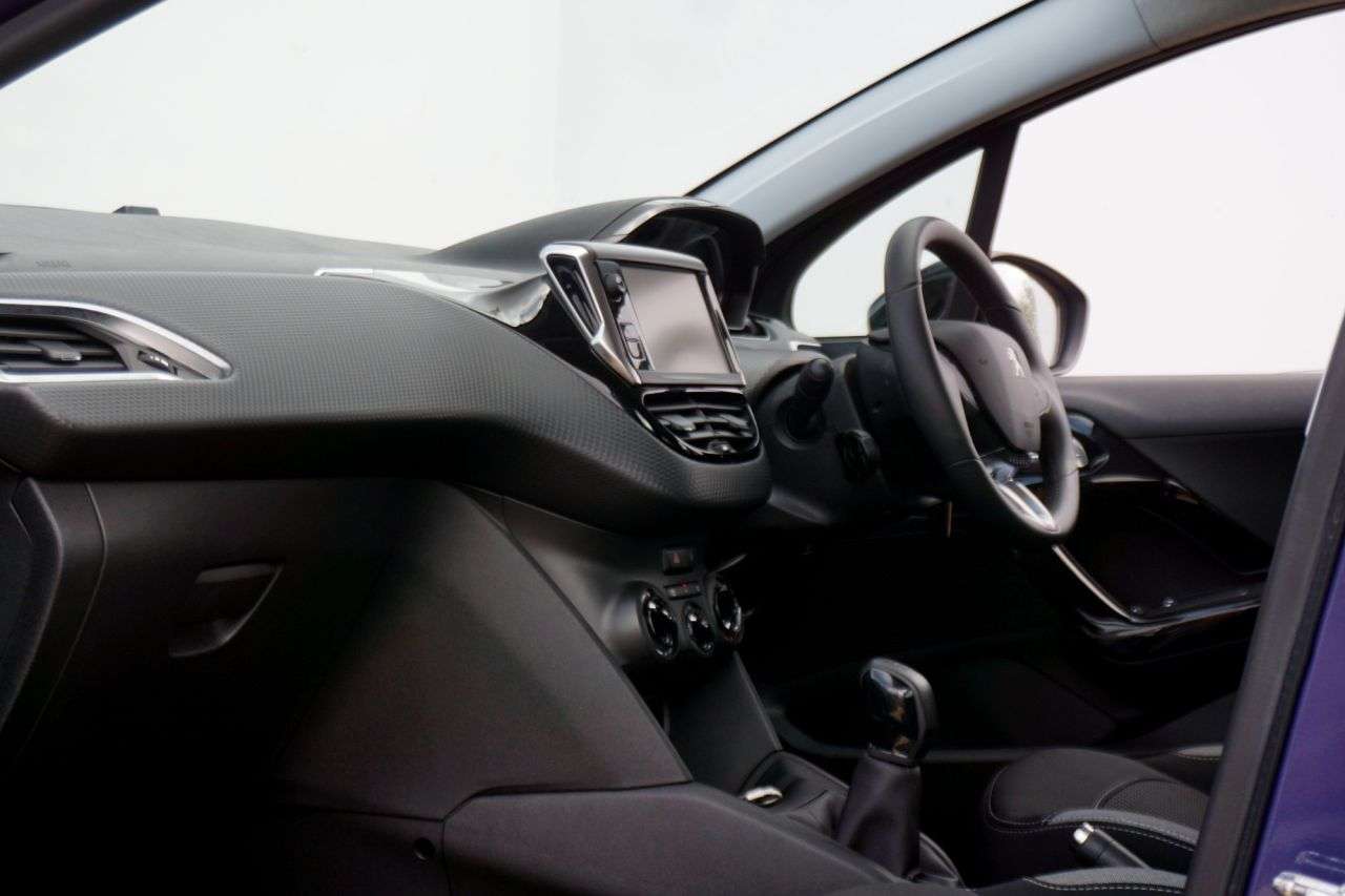 2016 PEUGEOT 208 2016 PEUGEOT 208