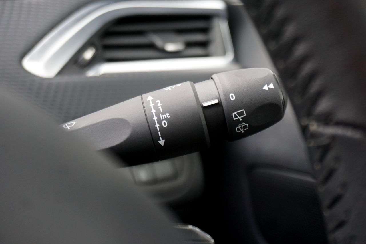 2016 PEUGEOT 208 2016 PEUGEOT 208