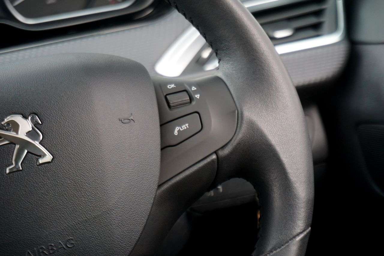 2016 PEUGEOT 208 2016 PEUGEOT 208