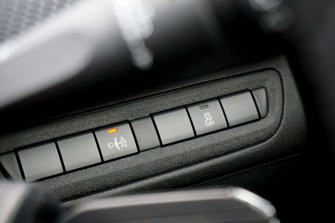 2016 PEUGEOT 208 2016 PEUGEOT 208