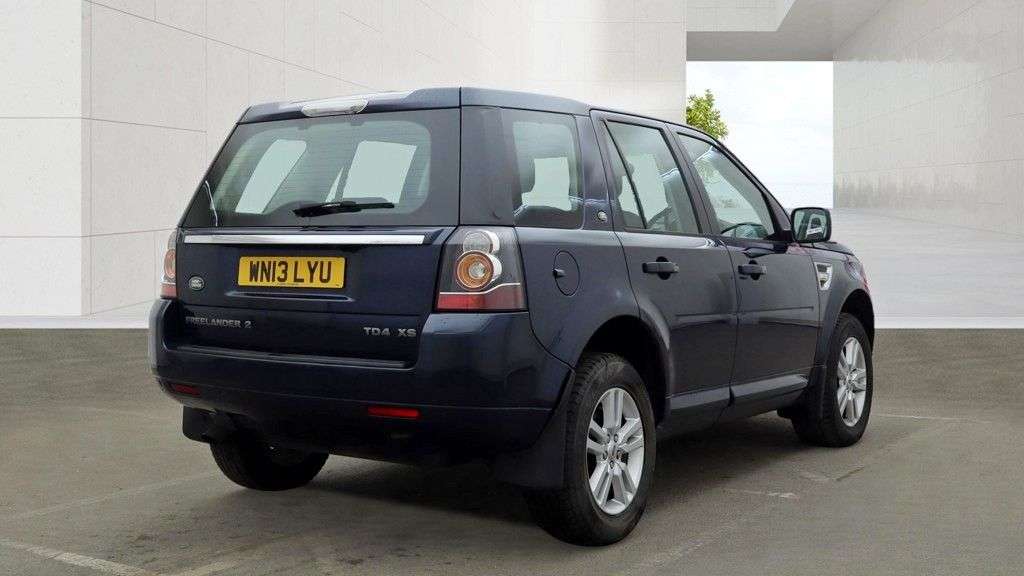 A 2013 LAND ROVER FREELANDER 2 2.2 TD4 XS SUV Diesel CommandShift 4WD 5dr - Just 49,000 Miles from New / G A 2013 LAND ROVER FREELANDER 2 2.2 TD4 XS SUV Diesel CommandShift 4WD 5dr - Just 49,000 Miles from New / G