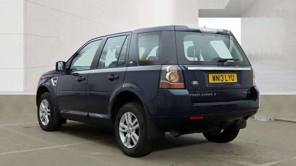 A 2013 LAND ROVER FREELANDER 2 2.2 TD4 XS SUV Diesel CommandShift 4WD 5dr - Just 49,000 Miles from New / G A 2013 LAND ROVER FREELANDER 2 2.2 TD4 XS SUV Diesel CommandShift 4WD 5dr - Just 49,000 Miles from New / G