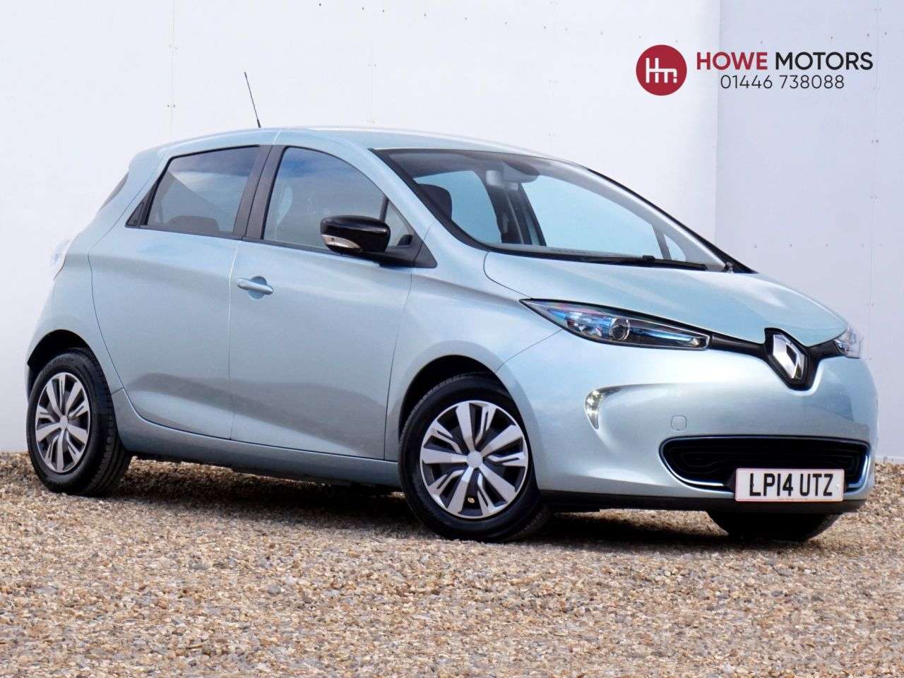 A 2014 RENAULT ZOE 22kWh Expression Hatchback Electric Auto (Battery Lease) 5dr - Just 17,825 A 2014 RENAULT ZOE 22kWh Expression Hatchback Electric Auto (Battery Lease) 5dr - Just 17,825