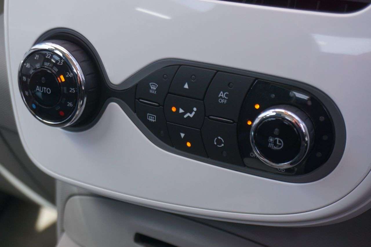 2014 RENAULT ZOE 2014 RENAULT ZOE