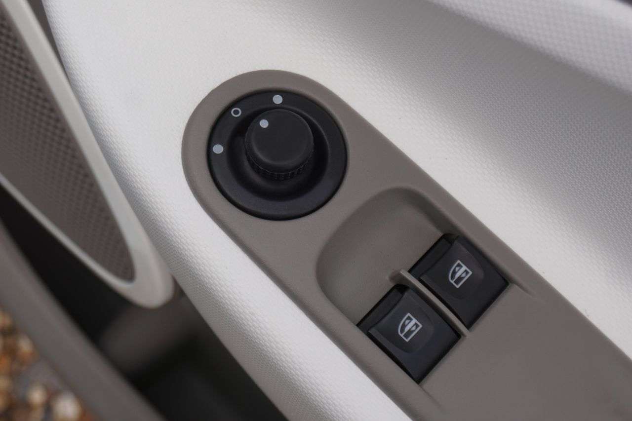 2014 RENAULT ZOE 2014 RENAULT ZOE