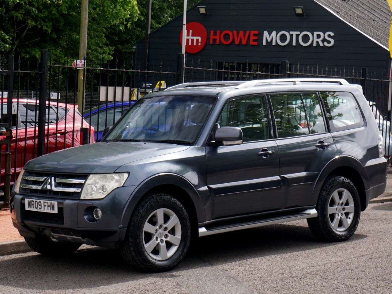 A 2009 MITSUBISHI SHOGUN 3.2 DI-DC Elegance SUV Diesel Auto 4WD LWB 5dr - Glass Sunroof / Heated Lea A 2009 MITSUBISHI SHOGUN 3.2 DI-DC Elegance SUV Diesel Auto 4WD LWB 5dr - Glass Sunroof / Heated Lea