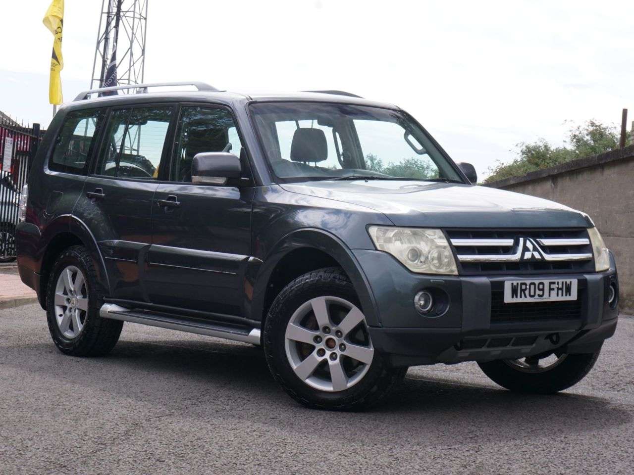 A 2009 MITSUBISHI SHOGUN 3.2 DI-DC Elegance SUV Diesel Auto 4WD LWB 5dr - Glass Sunroof / Heated Lea A 2009 MITSUBISHI SHOGUN 3.2 DI-DC Elegance SUV Diesel Auto 4WD LWB 5dr - Glass Sunroof / Heated Lea