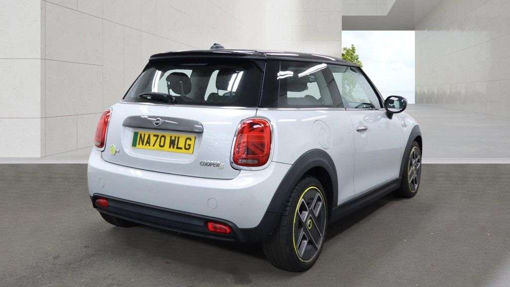 A 2020 MINI ELECTRIC HATCH Cooper SE 32.6kWh Level 1 Hatchback Electric Auto 3dr - Just 19,315 Miles / A 2020 MINI ELECTRIC HATCH Cooper SE 32.6kWh Level 1 Hatchback Electric Auto 3dr - Just 19,315 Miles /