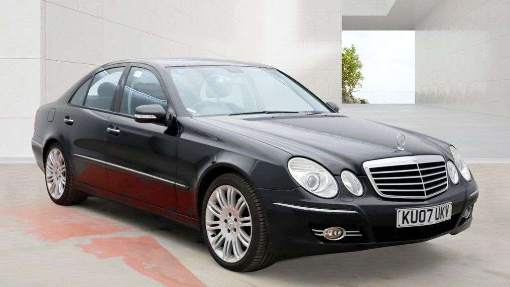 A 2007 MERCEDES-BENZ E-CLASS 3.0 E280 CDI Sport Saloon Diesel G-Tronic 4dr - Just 76,127 Miles / Same ow A 2007 MERCEDES-BENZ E-CLASS 3.0 E280 CDI Sport Saloon Diesel G-Tronic 4dr - Just 76,127 Miles / Same ow