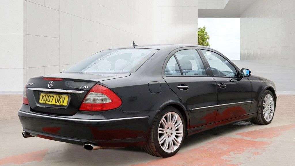 A 2007 MERCEDES-BENZ E-CLASS 3.0 E280 CDI Sport Saloon Diesel G-Tronic 4dr - Just 76,127 Miles / Same ow A 2007 MERCEDES-BENZ E-CLASS 3.0 E280 CDI Sport Saloon Diesel G-Tronic 4dr - Just 76,127 Miles / Same ow