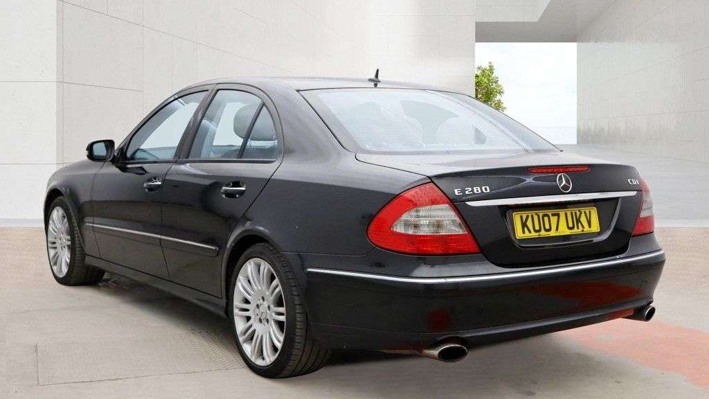 A 2007 MERCEDES-BENZ E-CLASS 3.0 E280 CDI Sport Saloon Diesel G-Tronic 4dr - Just 76,127 Miles / Same ow A 2007 MERCEDES-BENZ E-CLASS 3.0 E280 CDI Sport Saloon Diesel G-Tronic 4dr - Just 76,127 Miles / Same ow