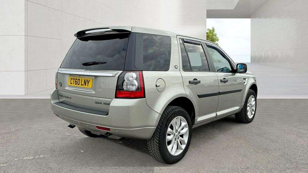 A 2011 LAND ROVER FREELANDER 2 2.2 SD4 HSE SUV Diesel CommandShift 4WD 5dr - Just 47,000 Miles / Panoramic A 2011 LAND ROVER FREELANDER 2 2.2 SD4 HSE SUV Diesel CommandShift 4WD 5dr - Just 47,000 Miles / Panoramic