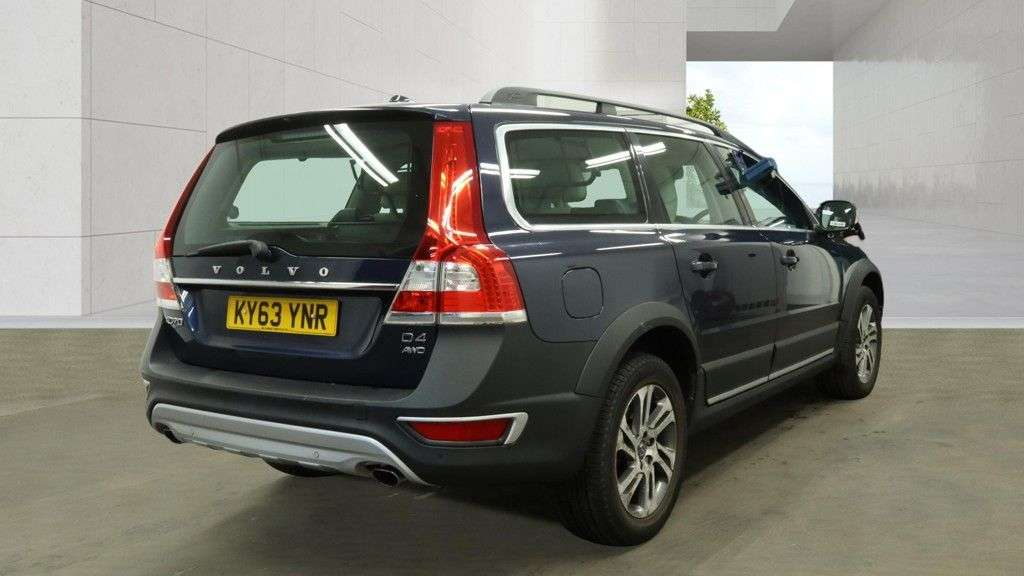 A 2013 VOLVO XC70 2.4 D4 SE Nav Estate Diesel Geartronic AWD 5dr - Just 60,025 Miles / Same O A 2013 VOLVO XC70 2.4 D4 SE Nav Estate Diesel Geartronic AWD 5dr - Just 60,025 Miles / Same O