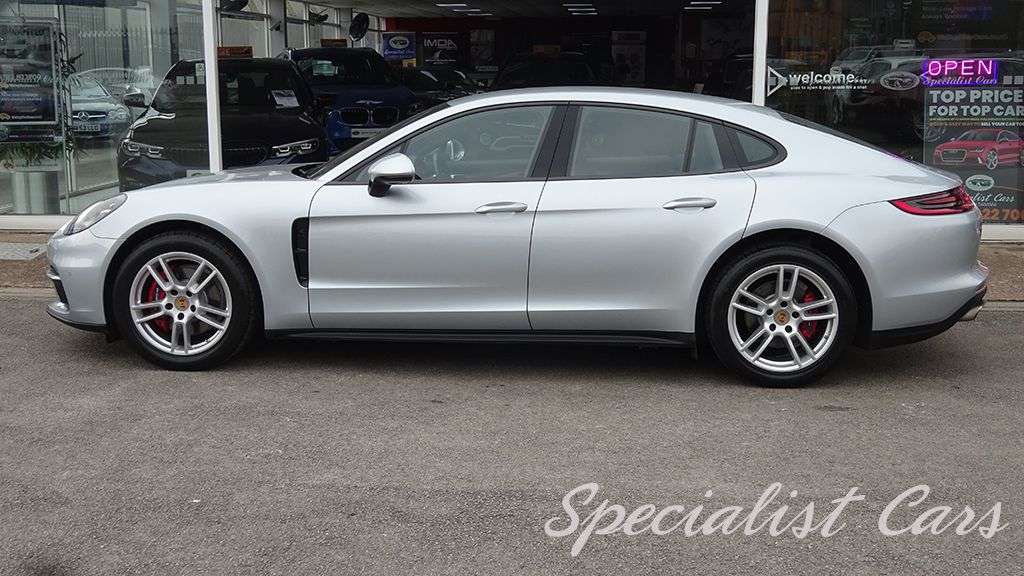 2017 PORSCHE PANAMERA 2017 PORSCHE PANAMERA